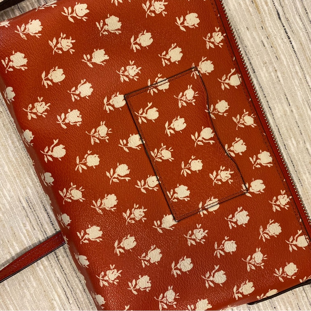 Coach cutie for sure! Great crossbody in bandlands floral. - Picture 10 of 10